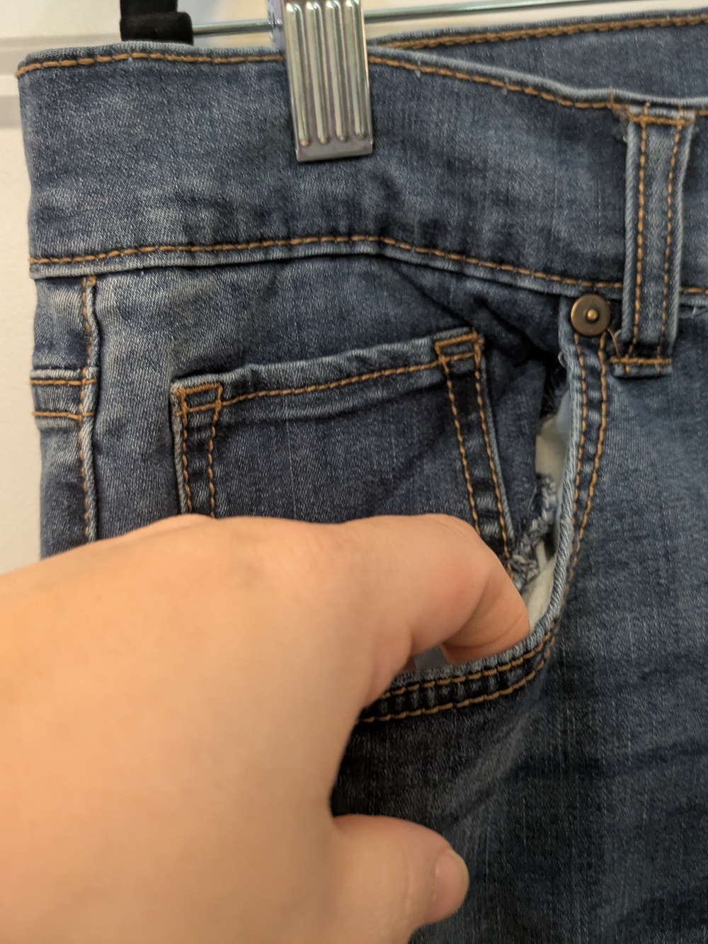 🔴 terra + Sky High-Rise Slim Jeans in Medium Wash - Picture 3 of 11